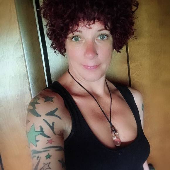 Meet your Posher, Sherry - Picture 1 of 2